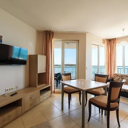 Apartment Midia Luxurious Beachfront Escape With Pool *