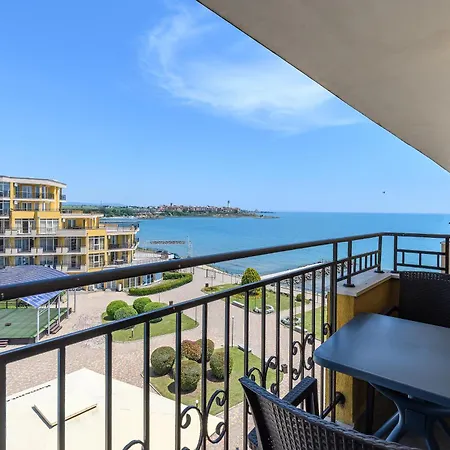 Midia Luxurious Beachfront Escape With Pool Apartment *