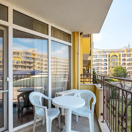 Midia Luxurious Beachfront Escape With Pool Apartment *