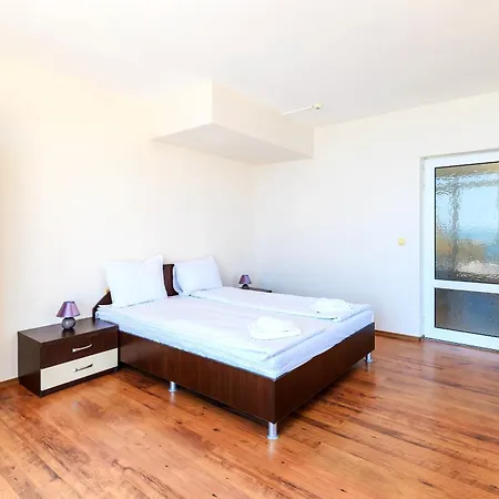 Midia Luxurious Beachfront Escape With Pool Apartment *