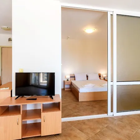 Midia Luxurious Beachfront Escape With Pool