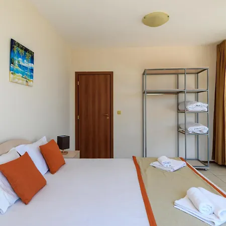 Midia Luxurious Beachfront Escape With Pool Apartment *