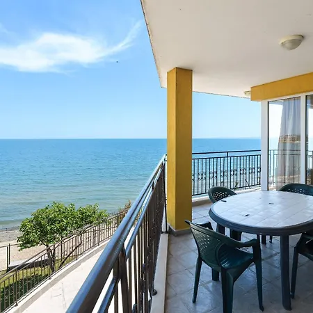 Midia Luxurious Beachfront Escape With Pool