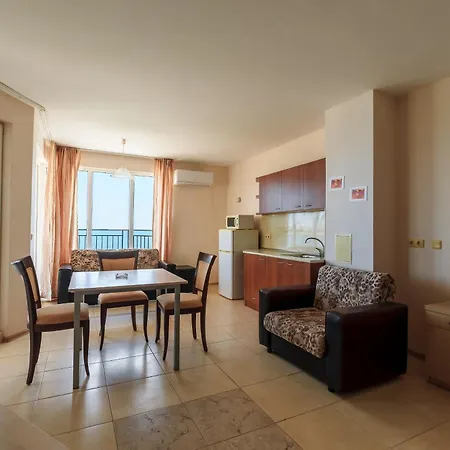 Midia Luxurious Beachfront Escape With Pool *