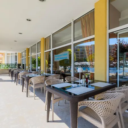 Midia Luxurious Beachfront Escape With Pool *