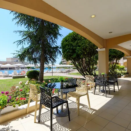 Midia Luxurious Beachfront Escape With Pool