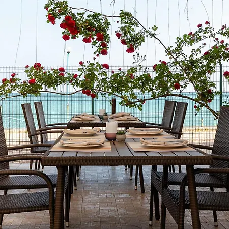 Midia Luxurious Beachfront Escape With Pool Apartment Aheloy